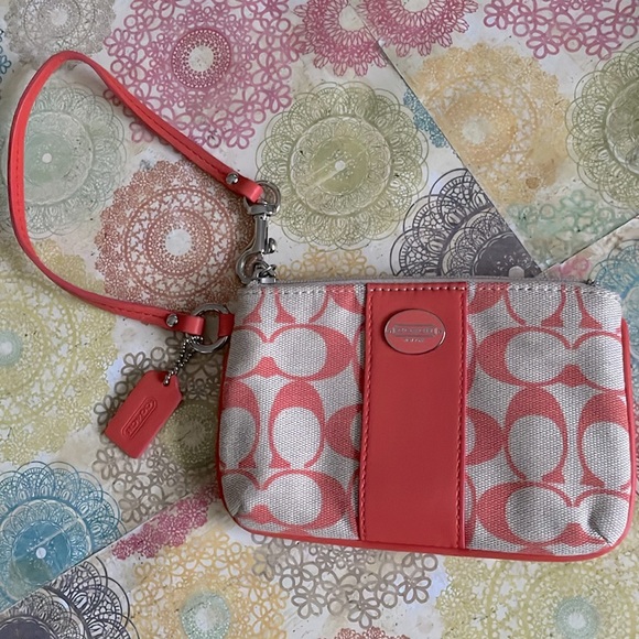 Coach Handbags - Coach Authentic Signature Vintage Wristlet